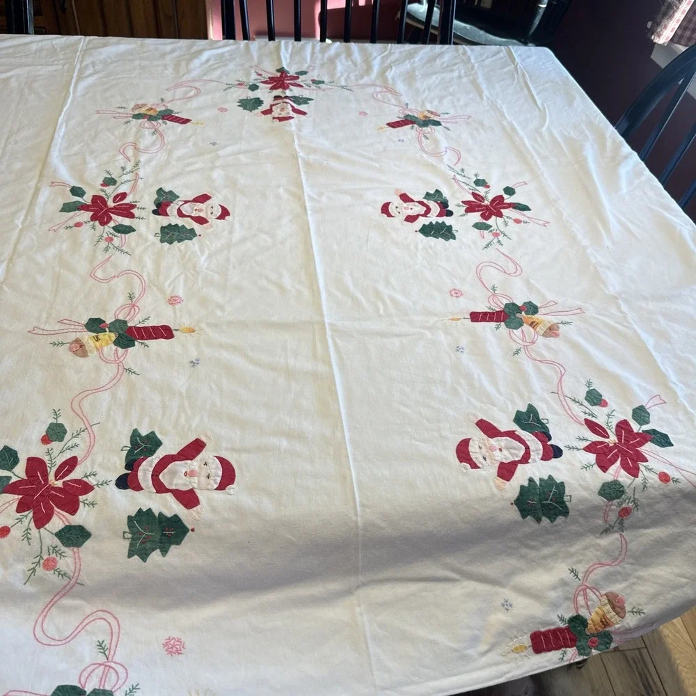 Vintage 1950's Christmas Appliqué‎ & Embroidered Santa TableCloth 112